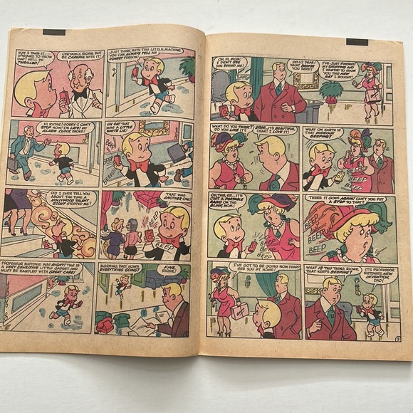 LOT OF 7 VINTAGE COMICS 70/80s (Little Lotta, Richie Rich, The Beagle Boys) - Picture 13 of 16